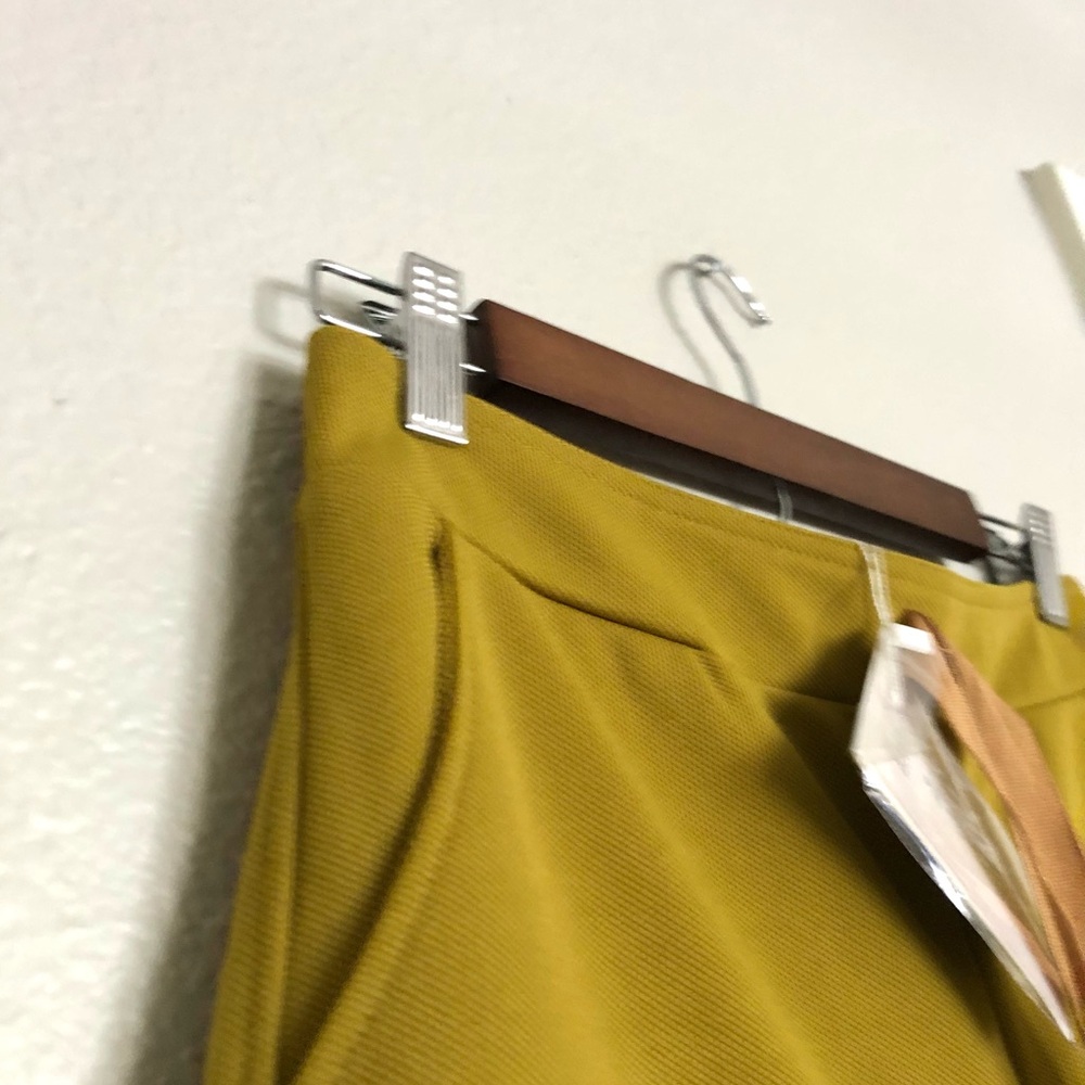 NWT Elegant Mustard Wide-Leg Pants - Picture 3 of 9
